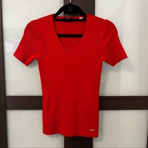 T Tahari Ribbed Short Sleeve Top.